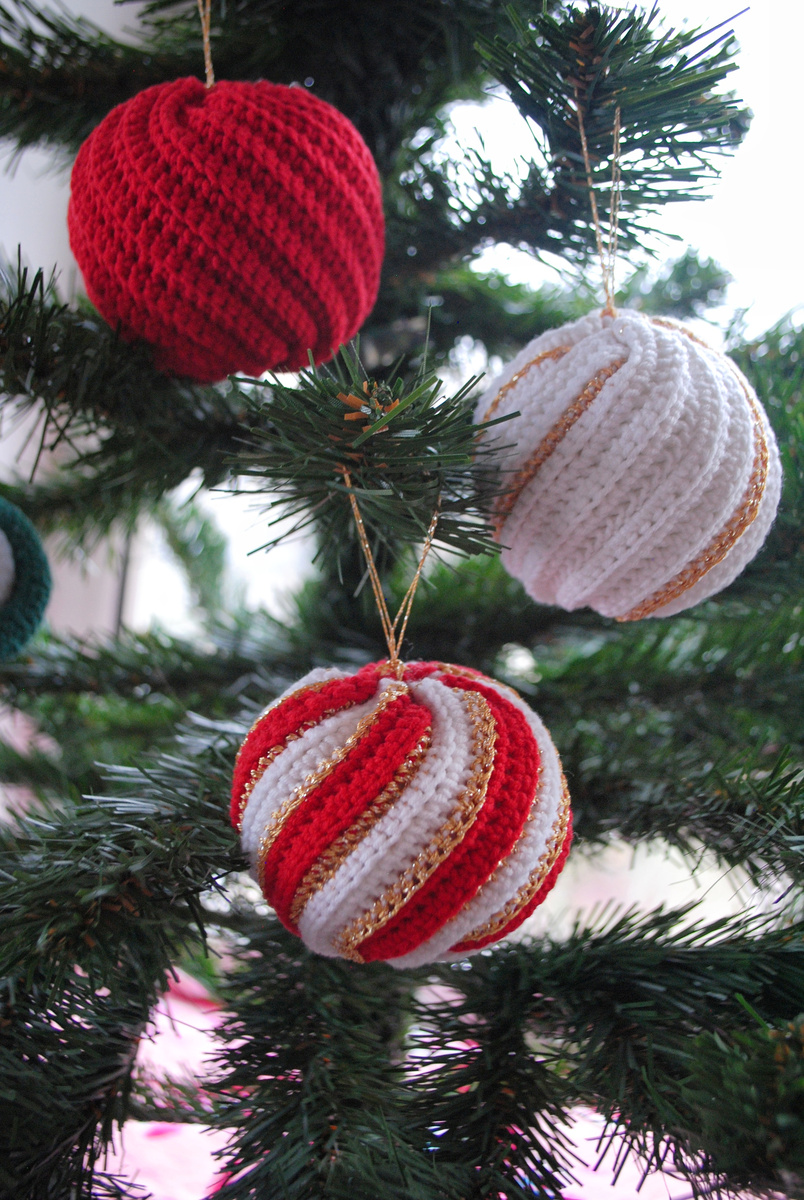 Вязаные шарики на ёлку