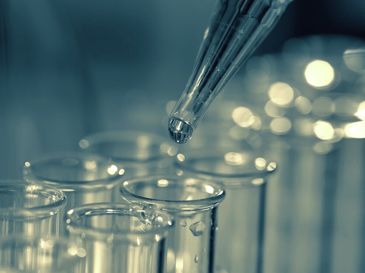    !Пробирки© fotolia.com / motorlka