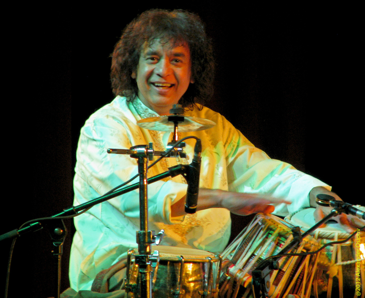 Закир Хуссейн во время концерта Remember Shakti в «Крокус Сити Холле», 1 июля 2012 г.