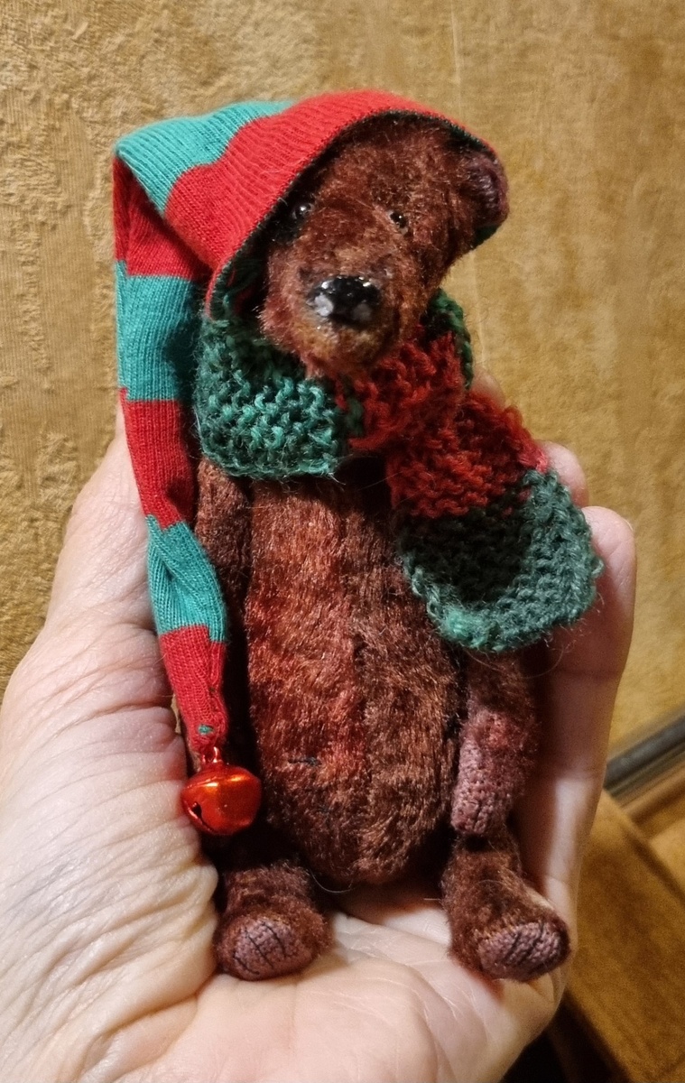 Это наш Сандерс, подарочный прячется.