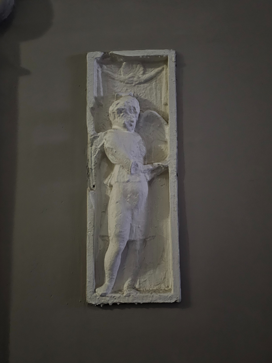 Сохранность некоторых оставляет желать лучшего. Фото: Парадная гостья