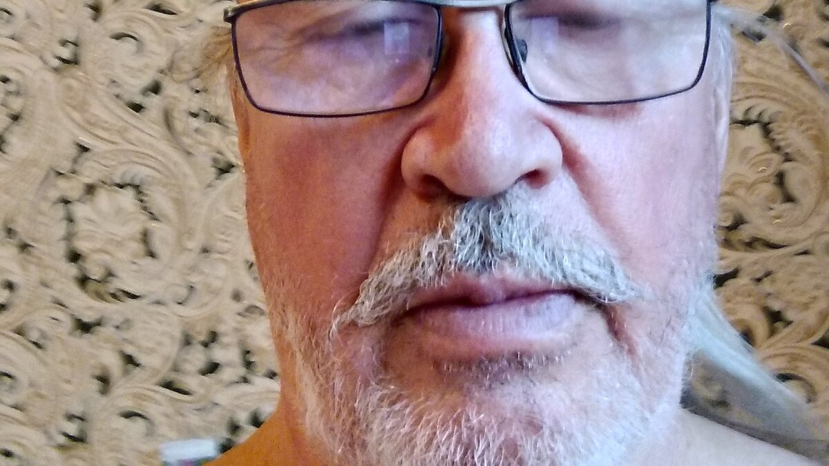 Нет, мне ещё нет ста.