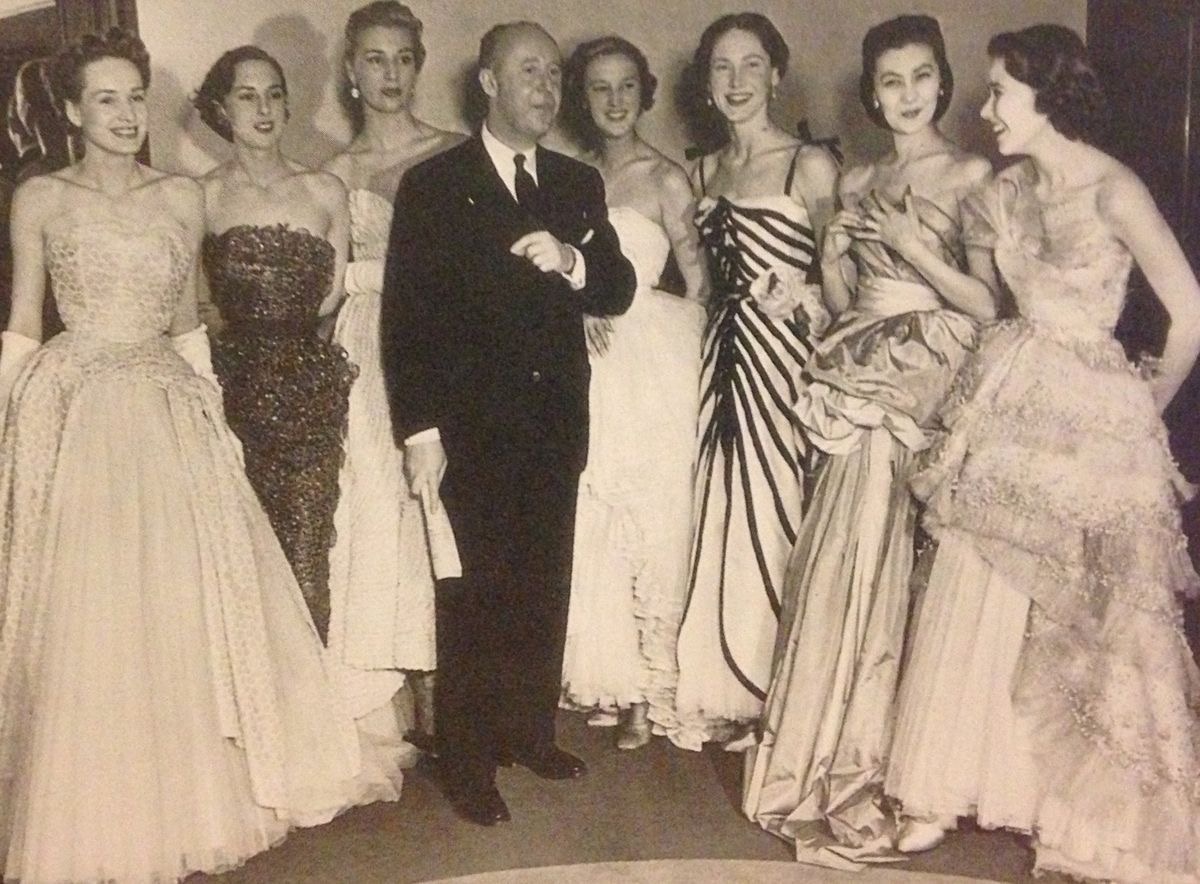 Кристиан Диор и модели 1950 год.