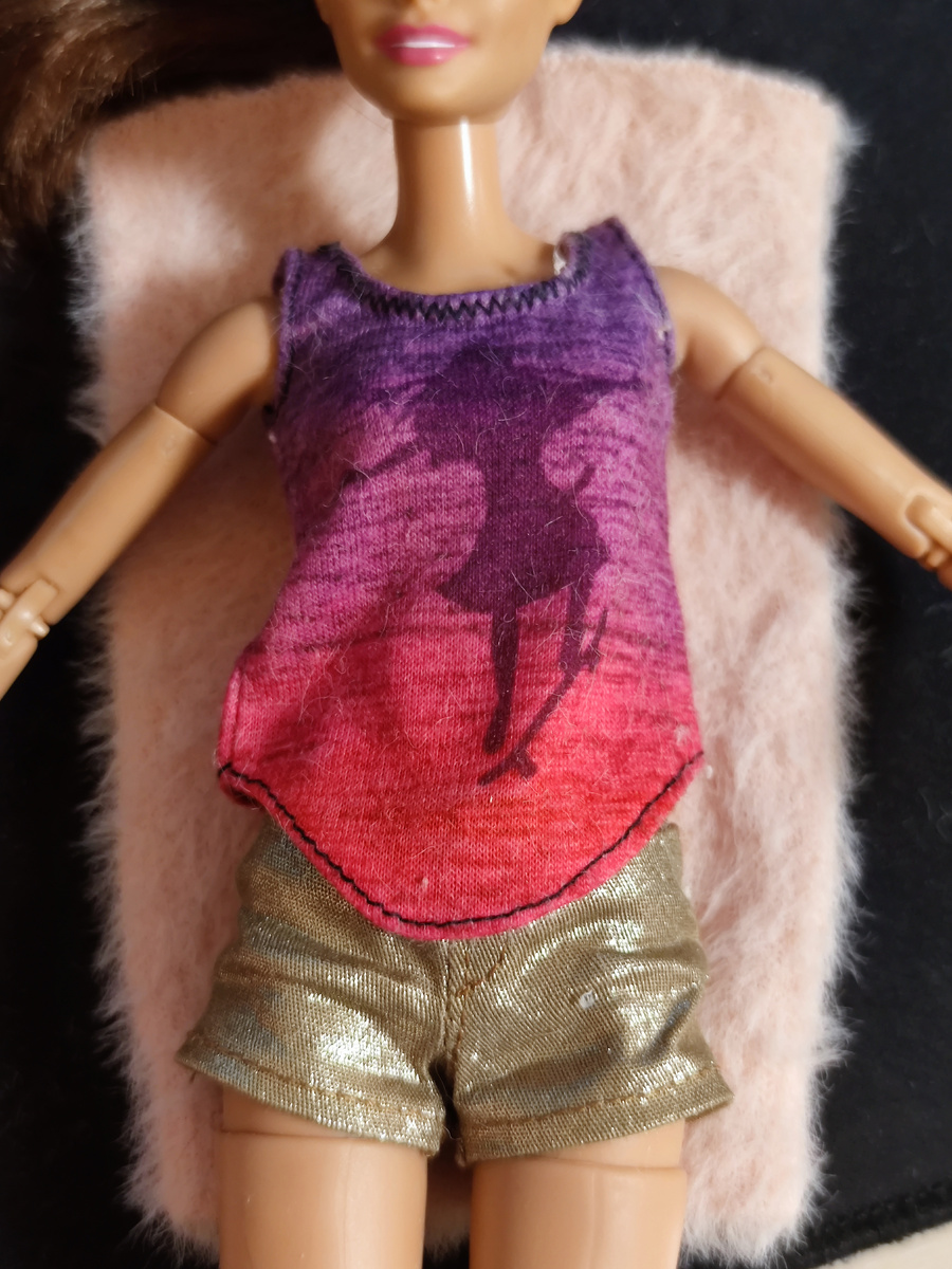 Прикинула размеры и обвела плечи