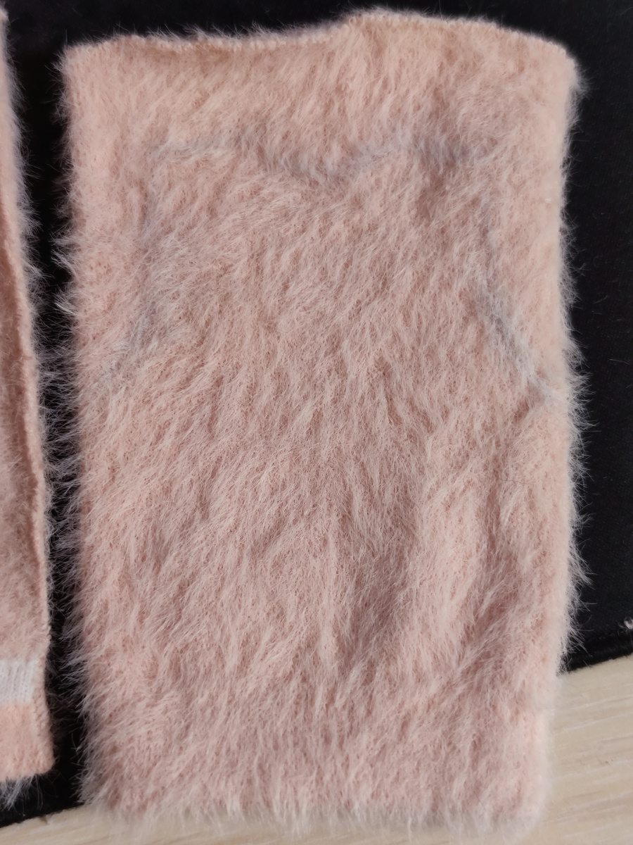 Пририсовала проймы и горловину