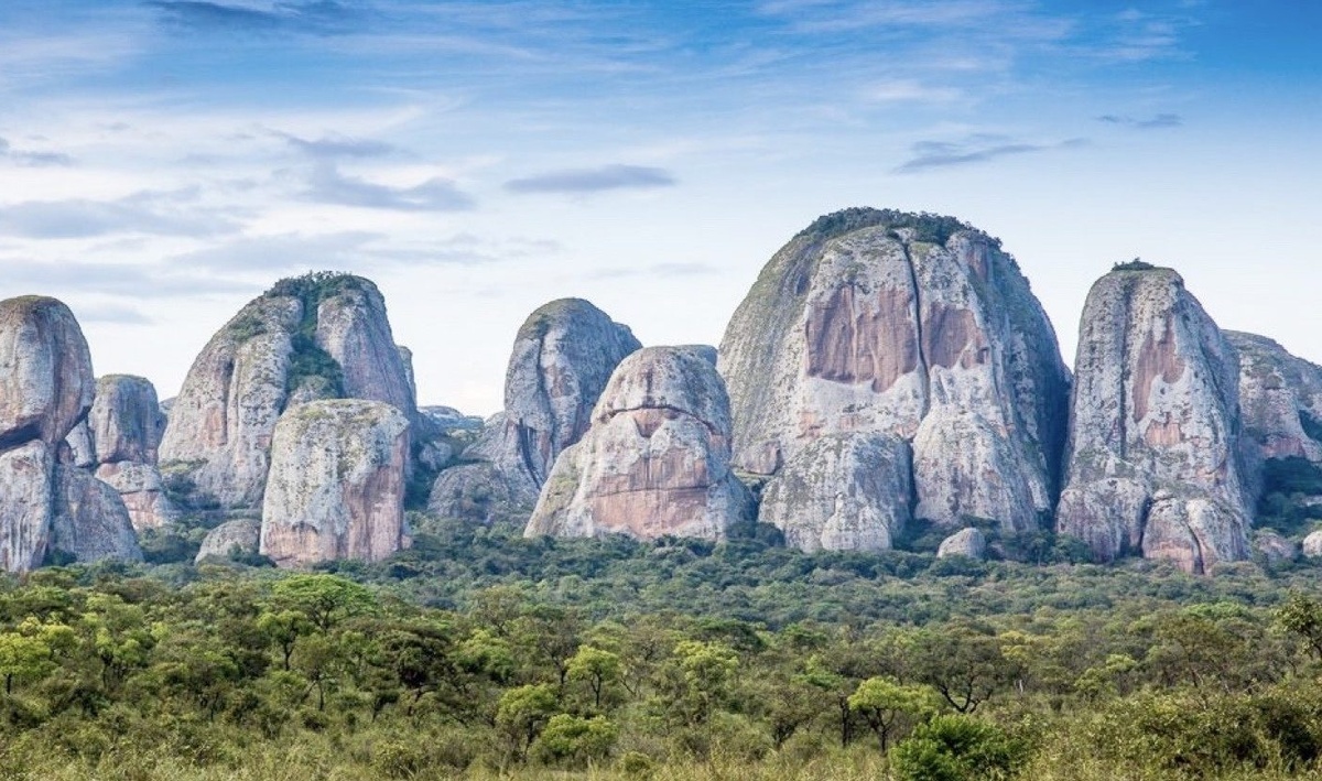    Чёрные камни Пунго-Андонго в Анголе Сервис иммиграции