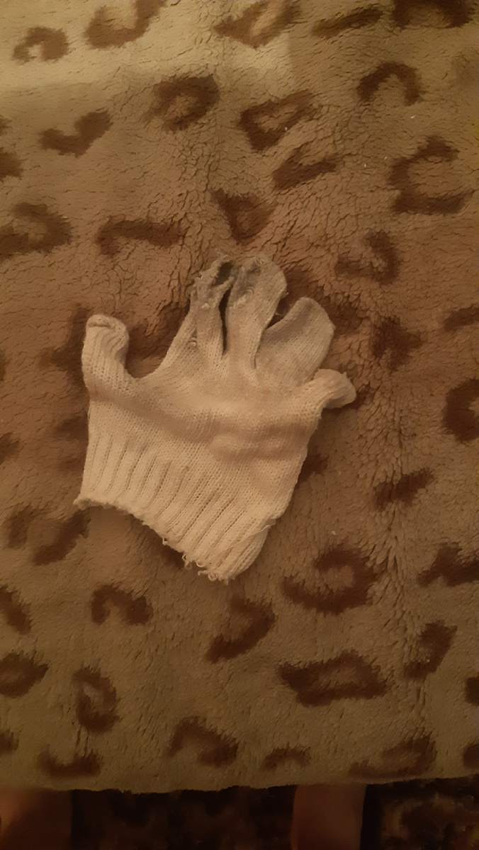 Перчатка для примера.Остались с работы как новые так и б/у...