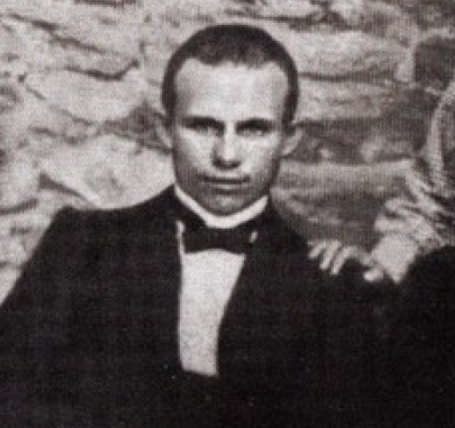 Никита Хрущев со своей первой женой Ефросиньей Ивановной Писаревой (годы брака 1914-1920). Фрагмент фото 1916 года