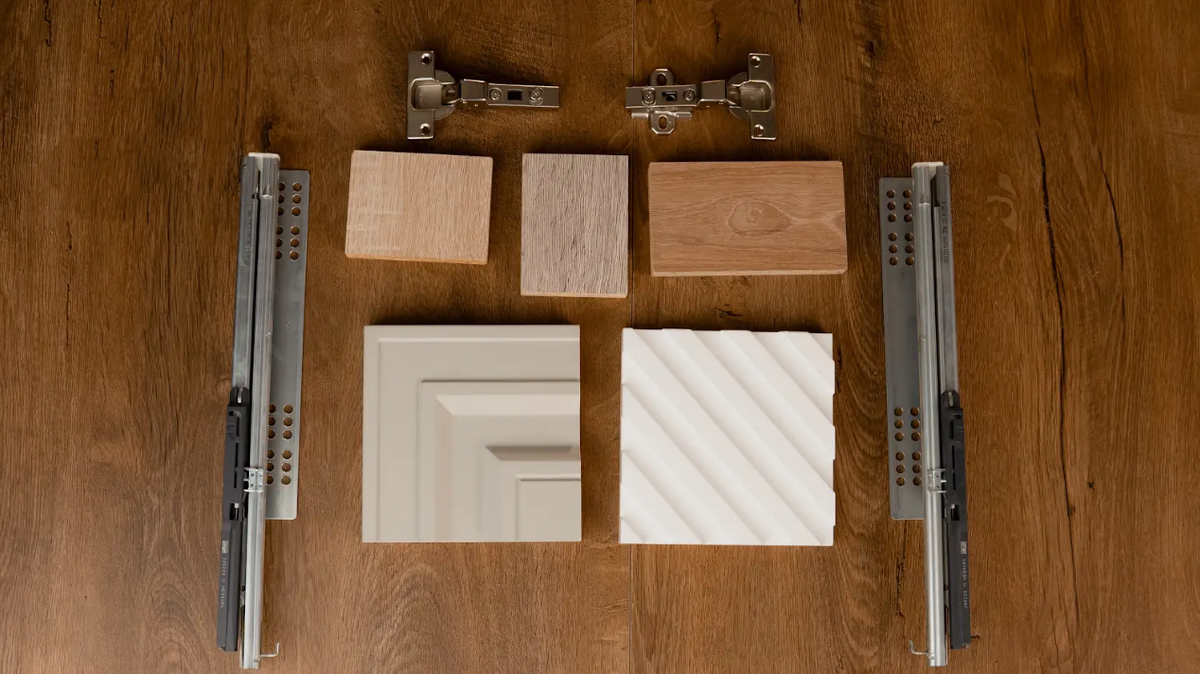 Компания BMF1 работает только с оригинальными поставщиками: Blum и Boyard. Мы перепробовали много разной фурнитуры, но остановились только на нескольких производителях, чтобы быть уверенными в качестве