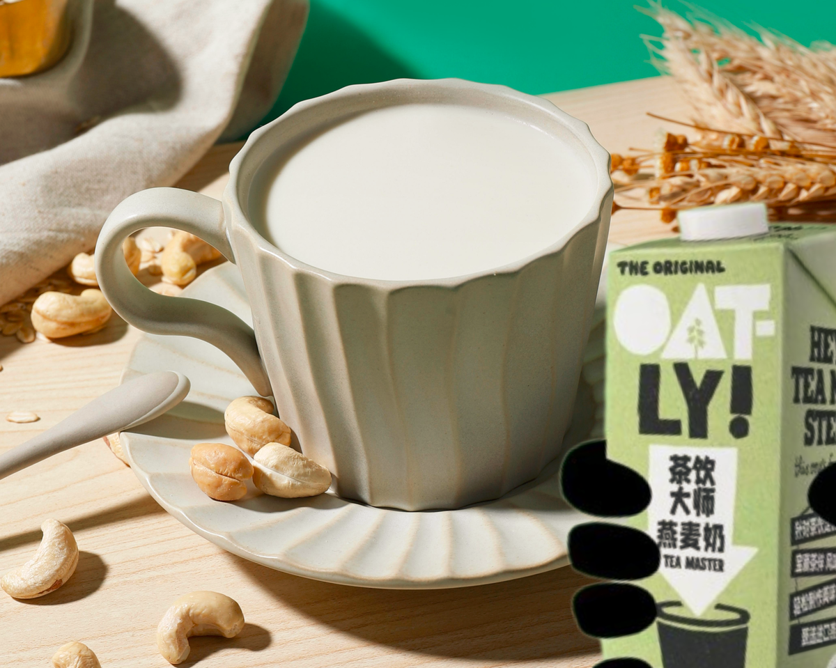Горячее молоко "Кешью". Рецепт недели от Oatly Tea Master