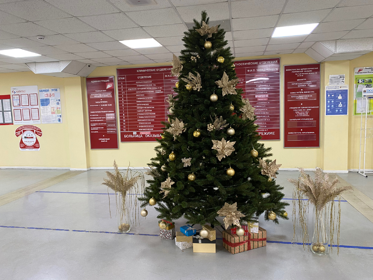 Елочка в больнице. Фото автора