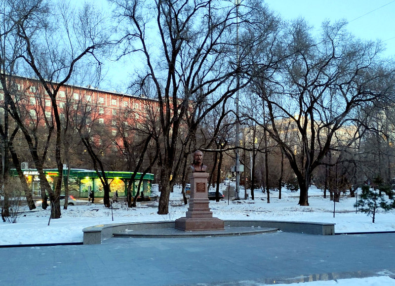 Памятник основателю ВЧК Ф.Э. Дзержинскомуна Уссурийском бульваре в Хабаровске. Фото - ДВ Хаб