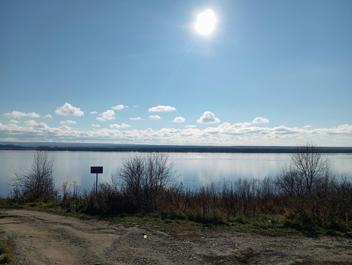 Это дорога к бывшему центральному пляжу и причалу.