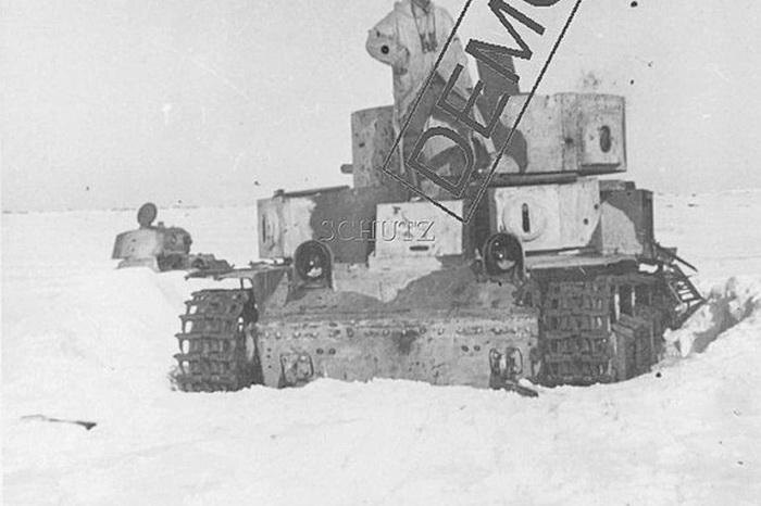 Экранированный танк Т-28 из 51-го отдельного танкового батальона