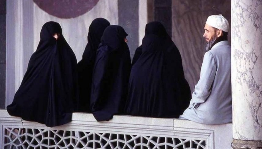    В ряде арабских стран многоженство разрешено. Но в соседних нами странах Средней Азии - нет. Так что, у мигрантов будет дополнительный стимул стремиться переехать в Россию.