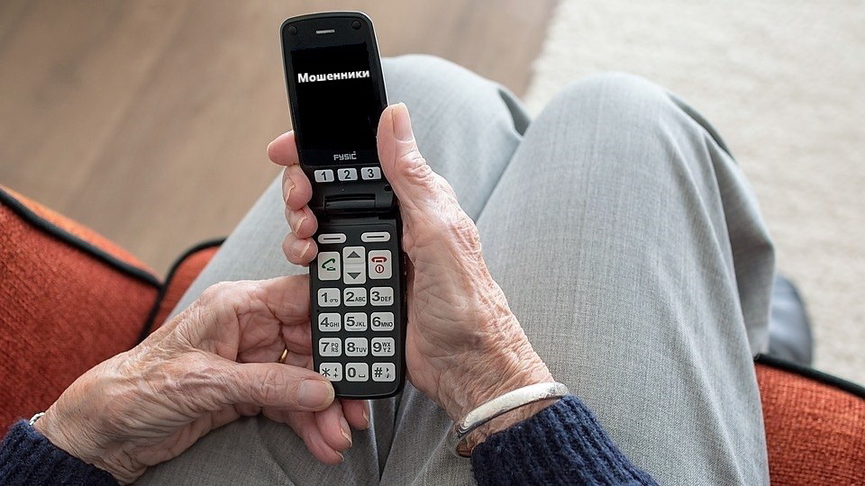    555 миллионов рублей перевели мошенникам пенсионеры из Югры