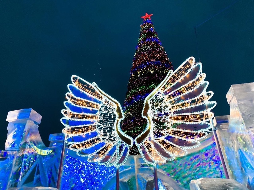 Новогодняя атмосфера на площади Народных гуляний