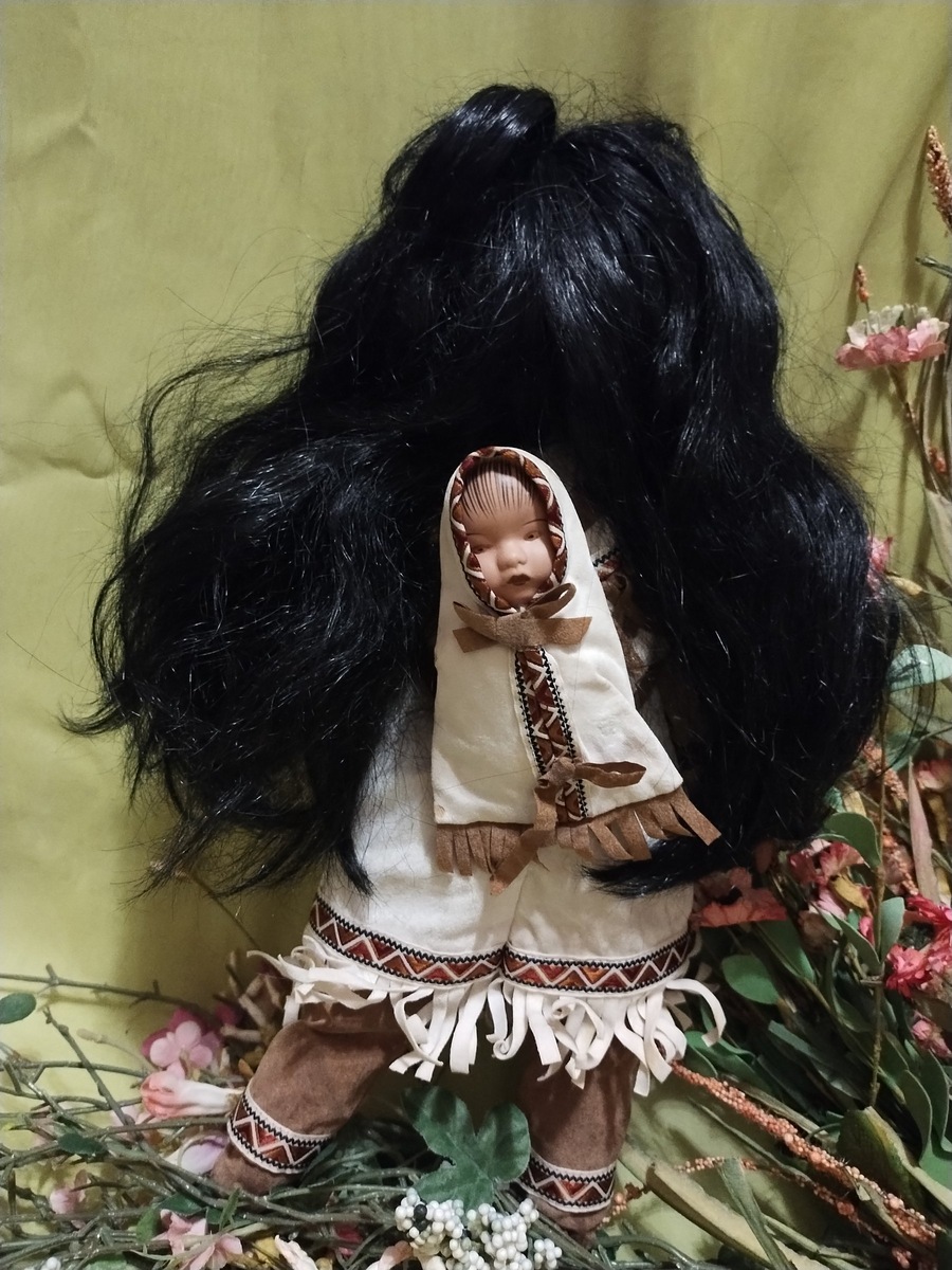 А вот и обьяснение- у нее есть бэби, ребеночек!