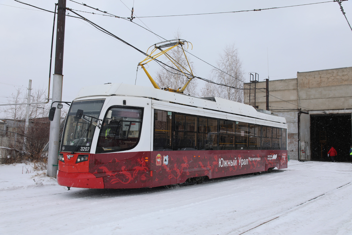 Один из новых трамвайных вагонов в парке МП "Маггортранс"