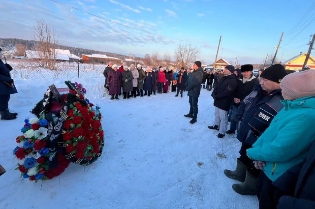    Бойца похоронили в родном селе Новый Ашап