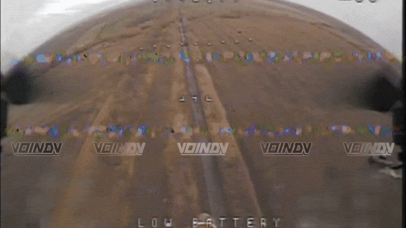    Операторы БПЛА группировки "Восток" беспощадно истребляют технику противника на прифронтовых дорогах. Источник: ТГ-канал Voin DV