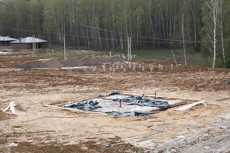    Многие обманутые для постройки дома брали ипотеку с господдержкой, чтобы рассчитаться с кредитом побыстрее, многие использовали материнский капитал.   
Фото: «БИЗНЕС Online»