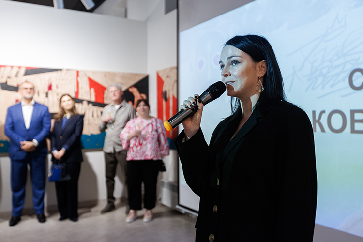    Искусствовед и ведущий куратор московской галереи «Триумф» Полина Могилина: «Мы как галерея очень ценим живопись и считаем, что в настоящий момент проживаем своего рода ренессанс этого медиа».   
Фото: «БИЗНЕС Online»