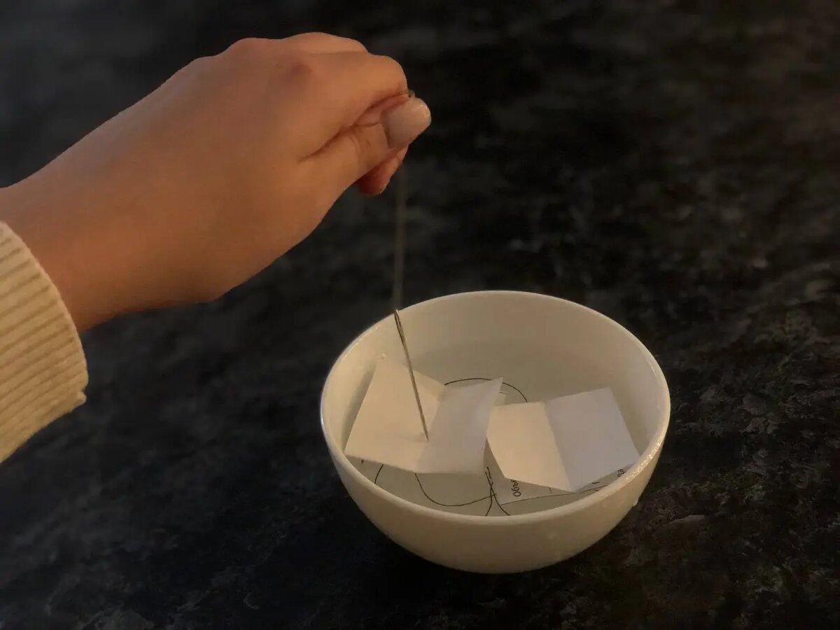  Число участников гаданий не повлияет на результат. Но в компании процесс пройдет намного веселее.   ©"Интерфакс". Анастасия Мельник