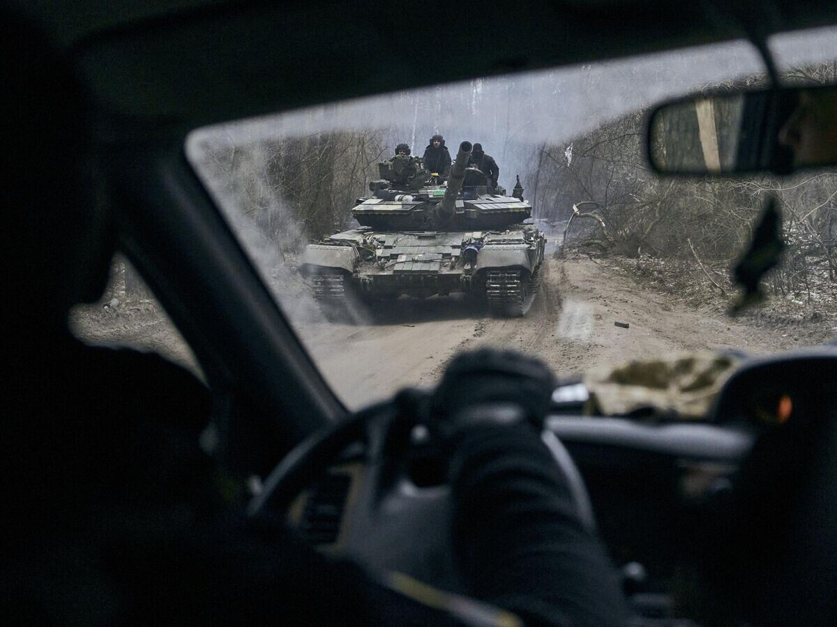    Украинский танк недалеко от Кременной© AP Photo / Libkos