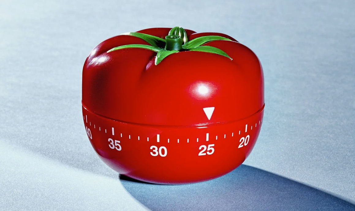 Техника управления временем, предложенная Франческо Чирилло в конце 1980-х. Методика предполагает увеличение эффективности работы при меньших временных затратах за счёт глубокой концентрации и коротких перерывов. В классической технике отрезки времени - «помидоры» длятся полчаса: 25 минут работы и 5 минут отдыха.