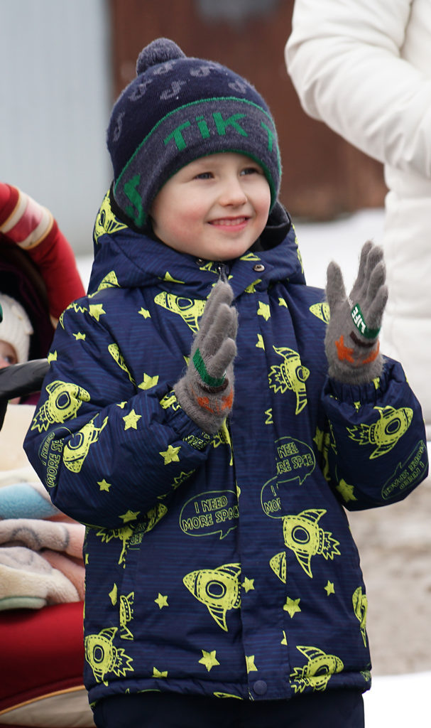    Больше всех довольны юные жители Маловыгонной. Олег Размоскин
