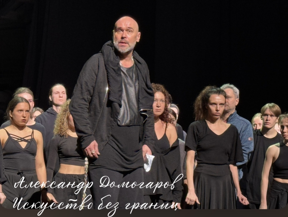 Фото Людмилы Крикун. Фрагмент репетиции спектакля «Роман». Максим Аверин