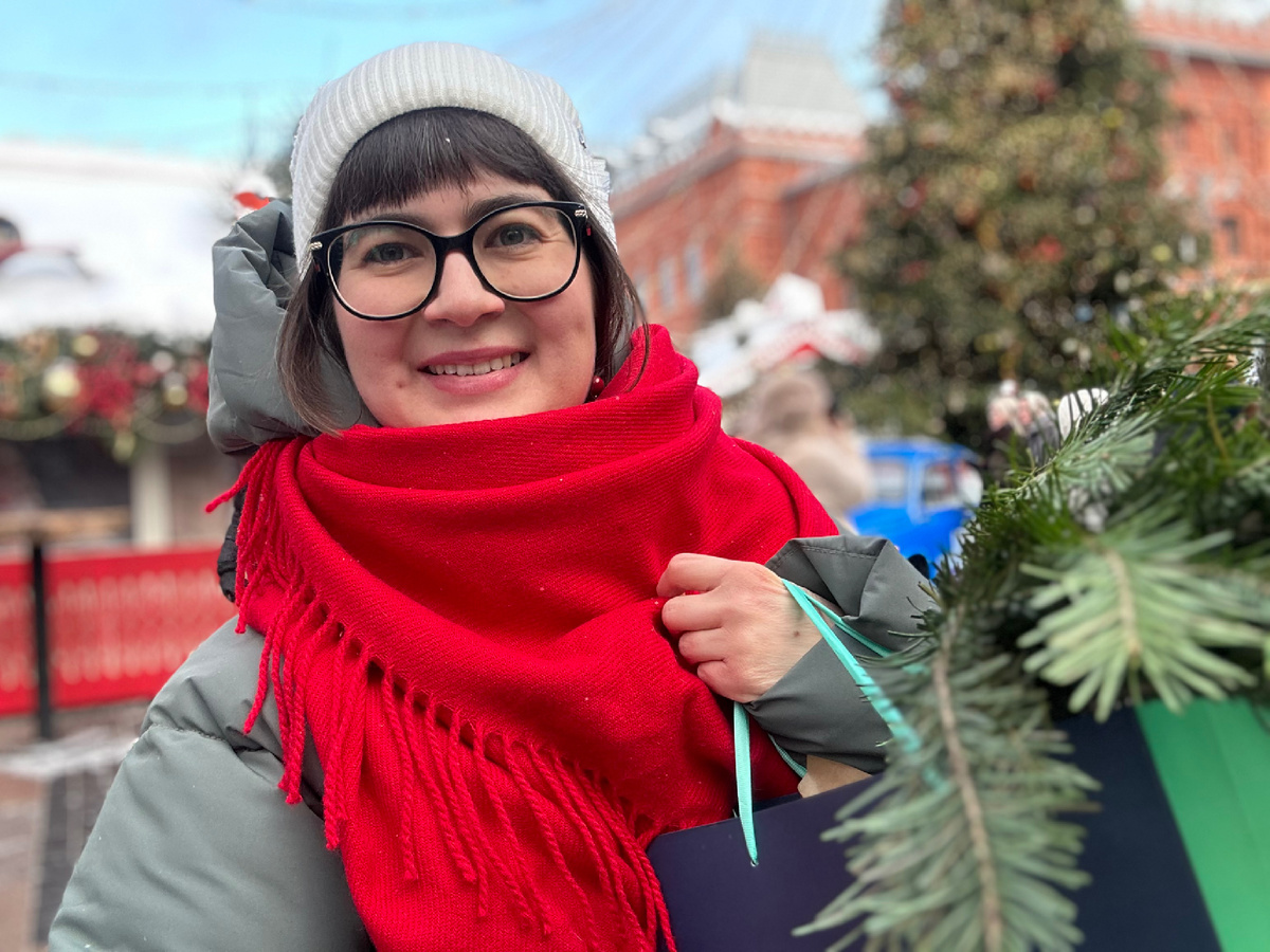 Фото автора. Это я довольная, гуляю по Москве. Манежная площадь