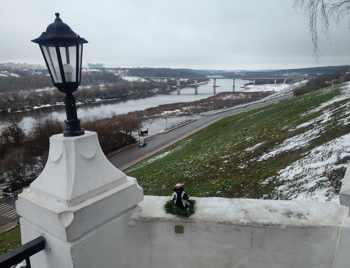 Офтальмонавтик.

Смотровая площадка городского парка культуры и отдыха.
