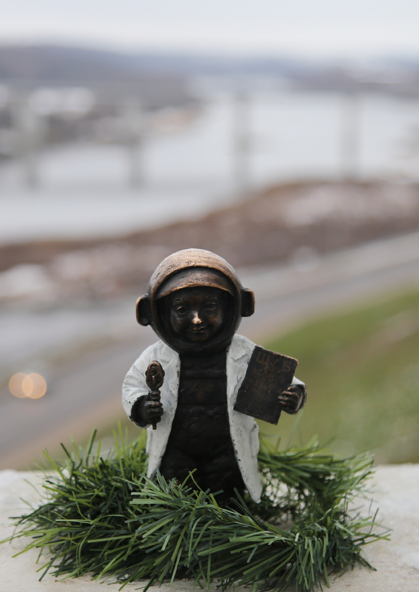 Офтальмонавтик.

Смотровая площадка городского парка культуры и отдыха.
