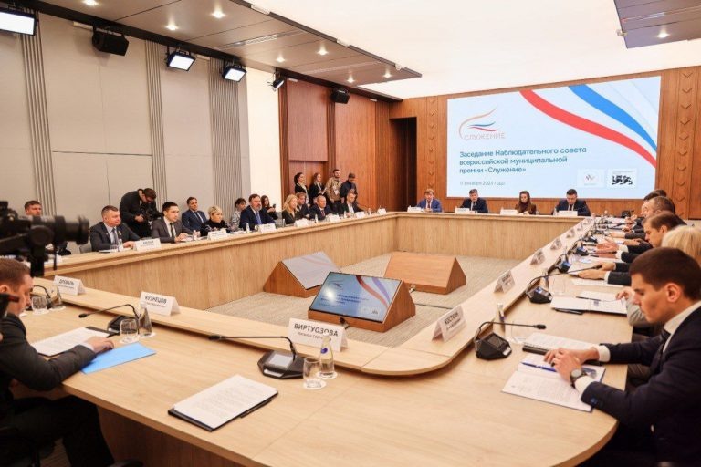    Начался приём заявок на премию «Служение» для муниципальных служащих «О»