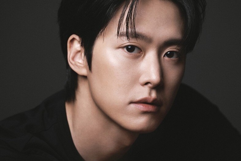     Кон Мён пожертвовал 20 миллионов вон на поддержку молодёжи и питьевую воду