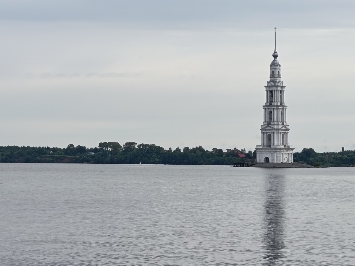 А под водой город