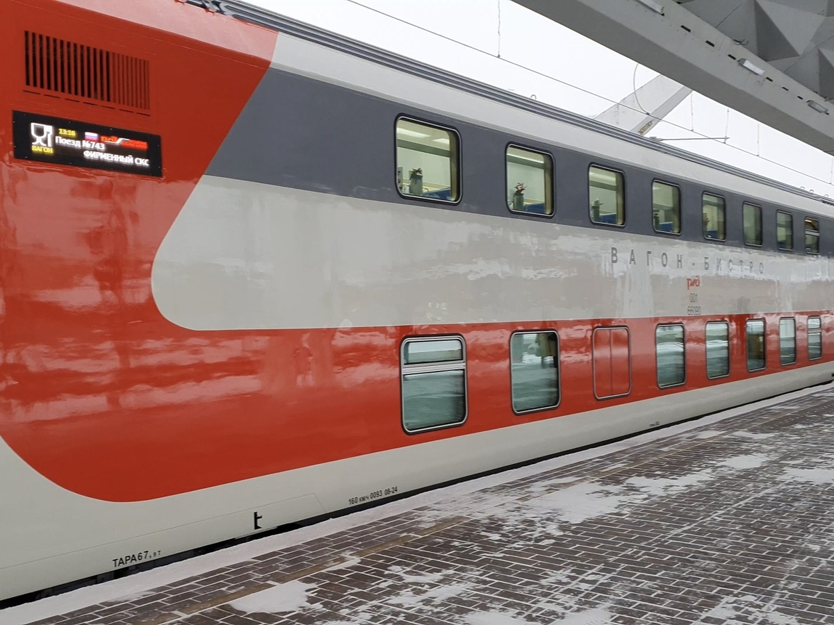 Вагон-бистро в окраске РЖД