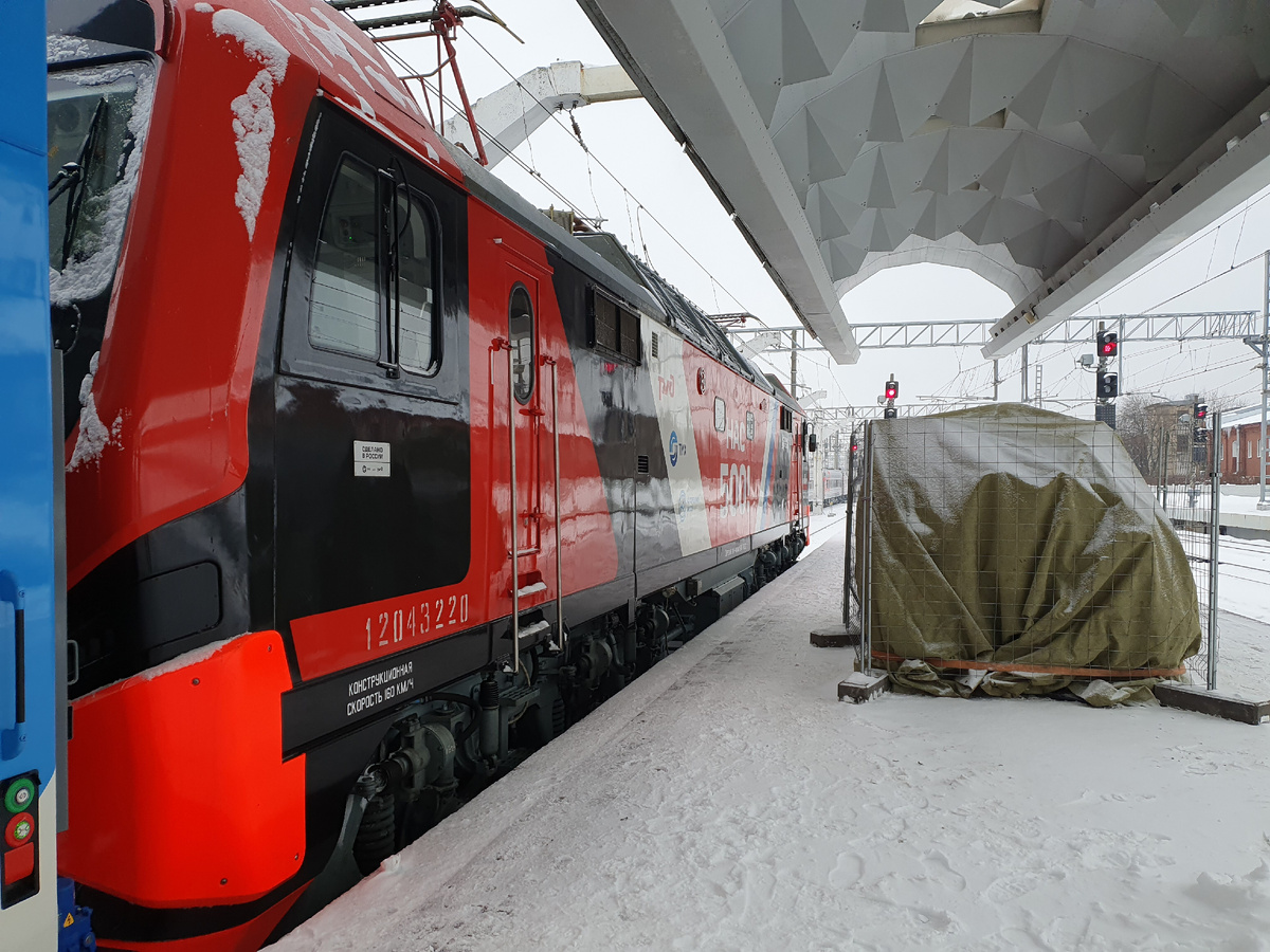 Страшное фото ЭП2К-500 с непарадной стороны 