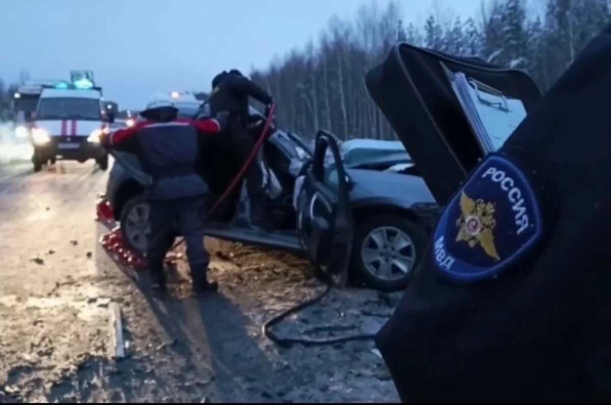    Водитель легковушки погиб после ДТП с грузовиком на трассе под Пермью