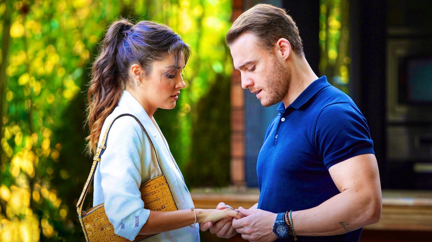    Фото: Фото: Кадр из сериала "Постучись в мою дверь", режиссер Алтан Дёнмез, Эндер Михлар, Юсуф Пирхасан, 2020-2021г.