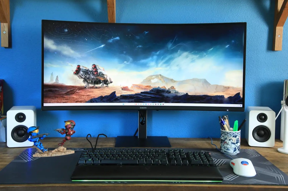    Ultrawide-модель с диагональю 34 дюйма в 2024 году завоевала награды как один из лучших бюджетных вариантов данного сегмента. Фото: pcworld.com