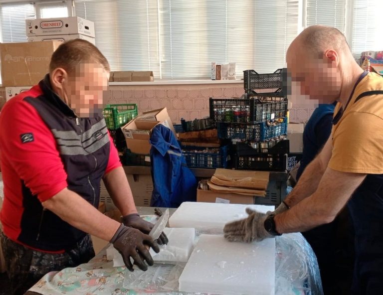    Осуждённые Оренбурга плетут маскировочные сети и собирают гуманитарные грузы на СВО Антон Пичурин