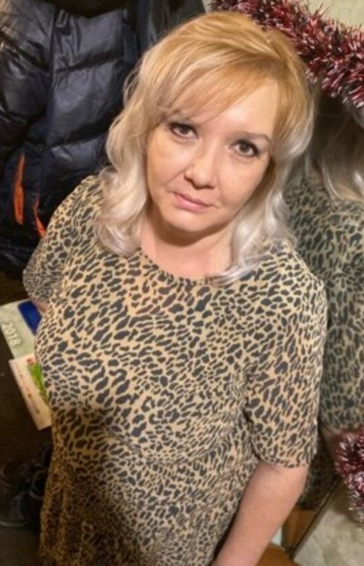 Пусть будет стоять красивая наша блогер на слуху. Самое классное ее фото в сети.
