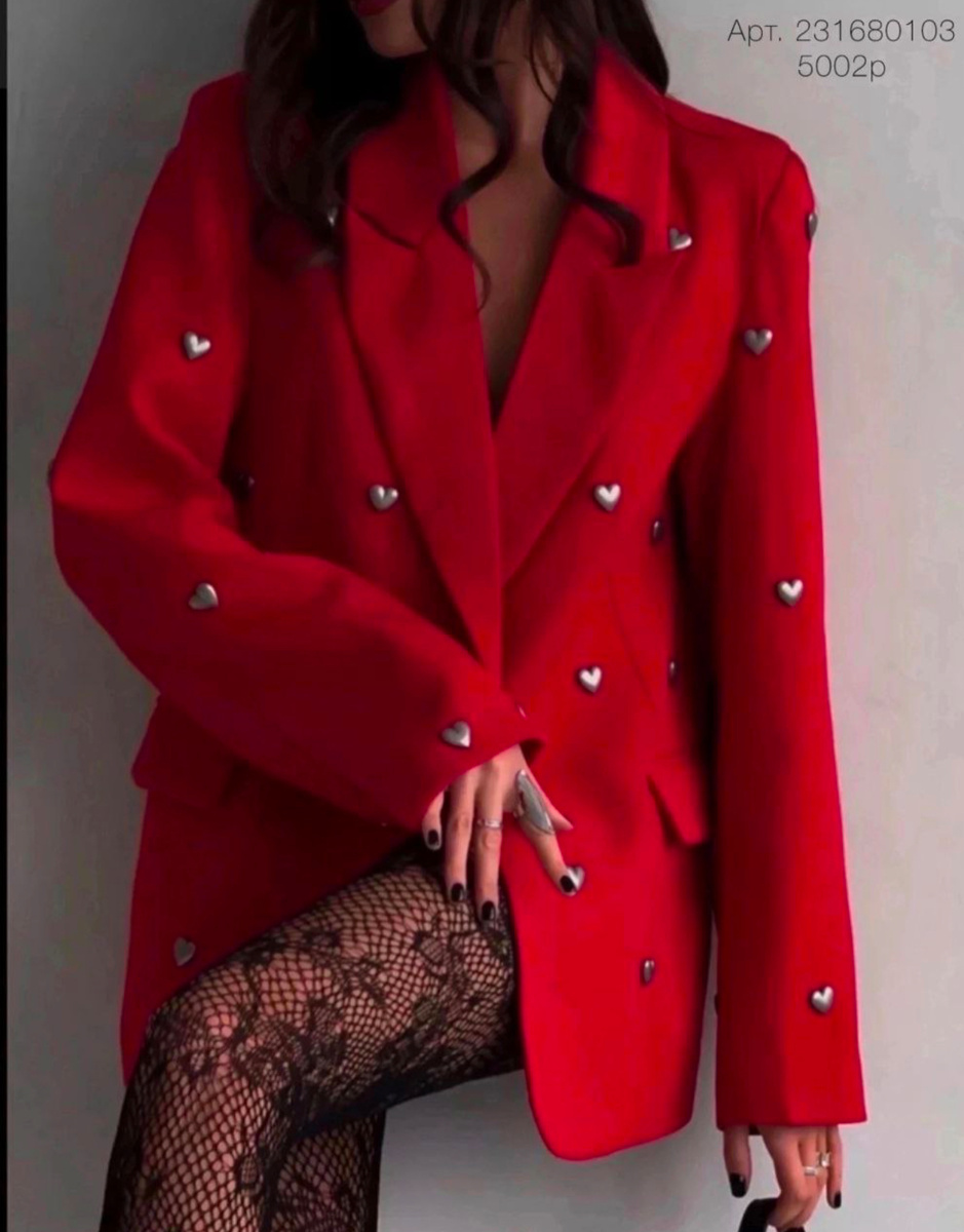 Стильный пиджак женский оверсайз с сердечками металлическими тренд 2024 года, станет неотьемлемой частью вашего гардероба. Этот пиджак Зара Zara прямого кроя легко сочетать со всеми элементами вашего гардероба.