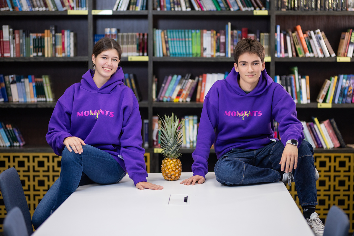 Фото из школьного архива: ученики в школьной библиотеке