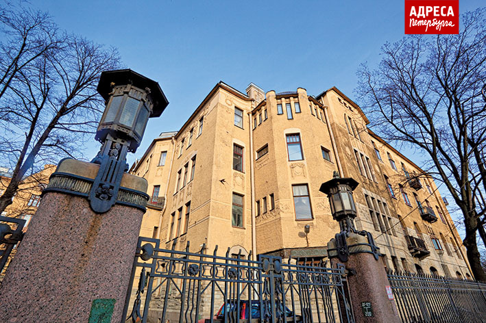 Ворота и фасад доходного дома Лидвалей на Каменноостровском проспекте, № 1–3