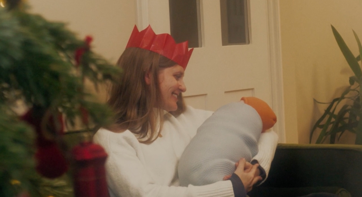 Vodafone представил чехол для телефона в форме ребёнка: идея для праздников  