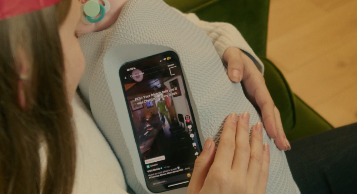 Vodafone представил чехол для телефона в форме ребёнка: идея для праздников  